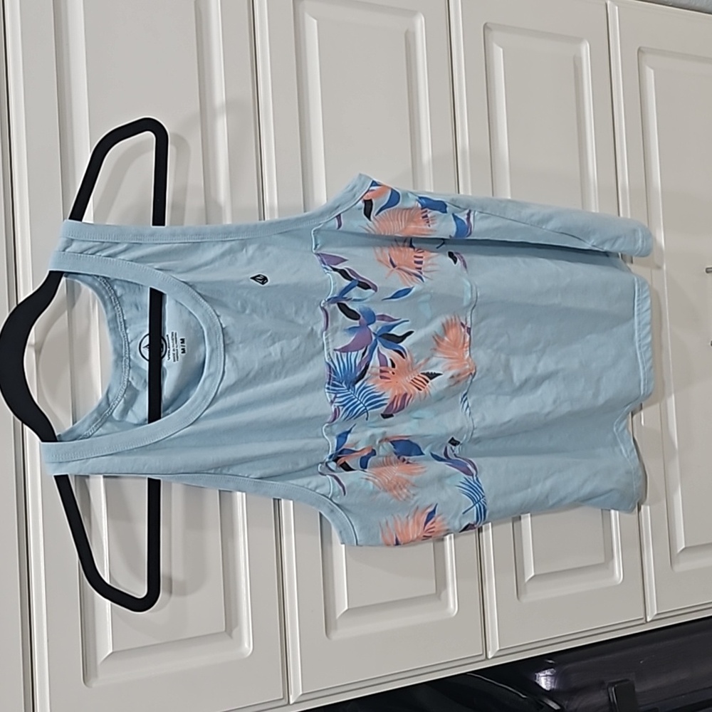 Volcom tank size m